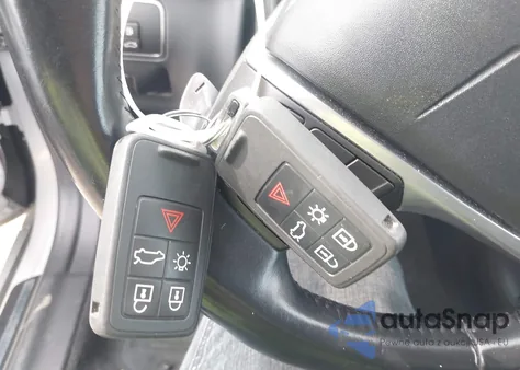 2015 Volvo Xc60 T6 z USA, uszkodzony, nr VIN YV4902RK9F2744570